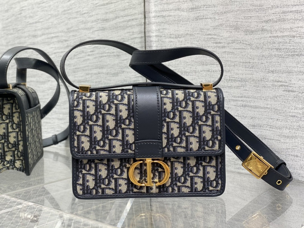 Dior 30 Montaigne bag Dior Oblique jacquard canvas with gold-finish hardware.