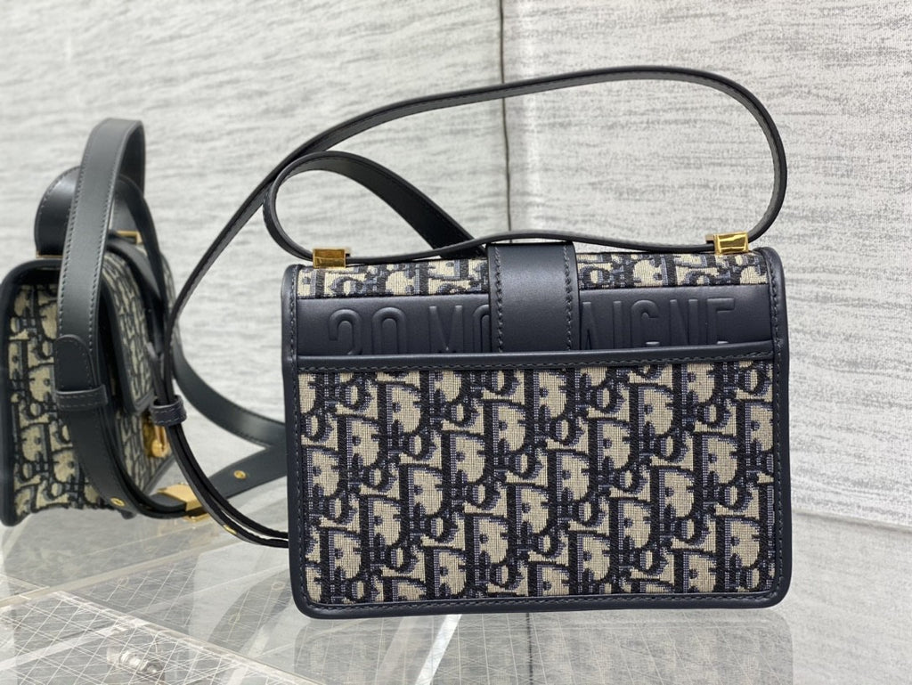Dior 30 Montaigne bag Dior Oblique jacquard canvas with gold-finish hardware.