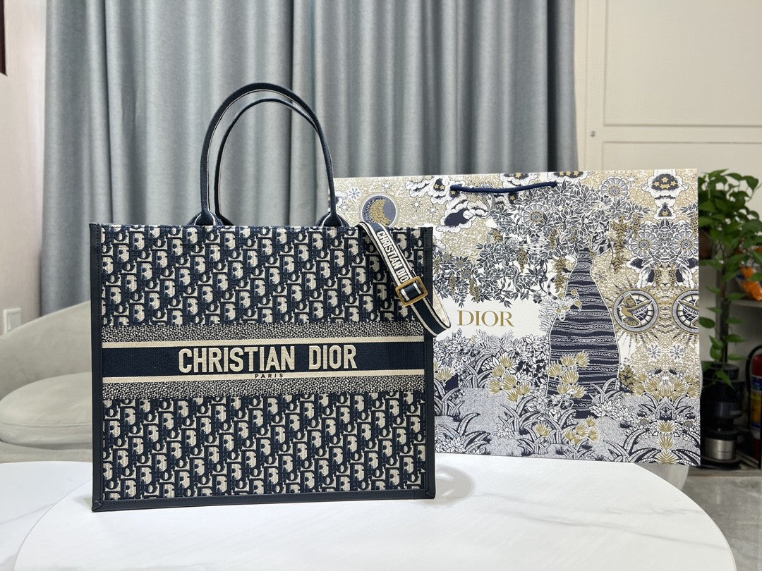 Christian Dior Book Tote bag in the Black Dior Oblique embroidered canvas.