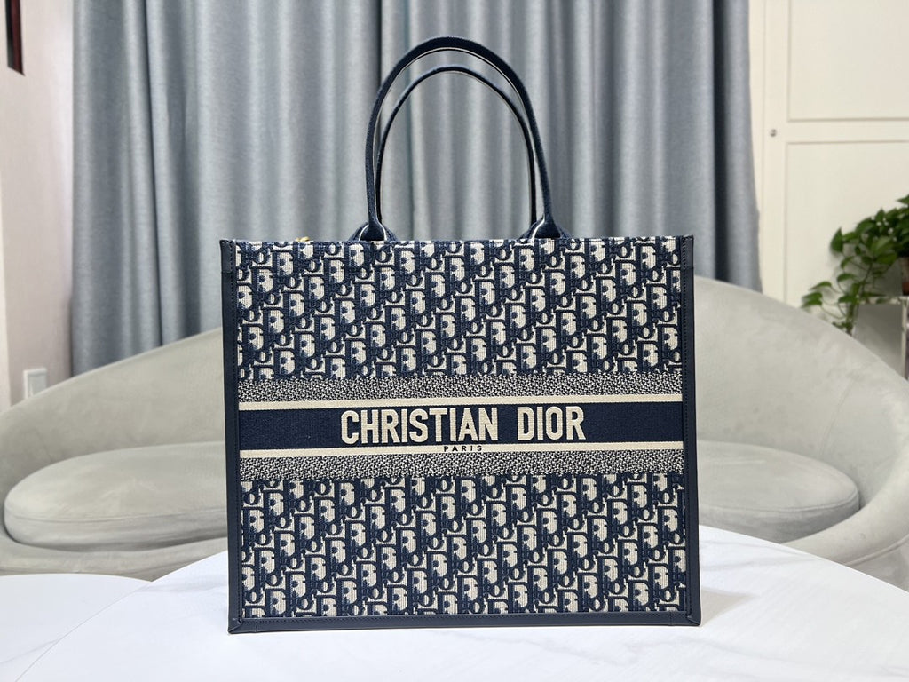 Christian Dior Book Tote bag in the Black Dior Oblique embroidered canvas.