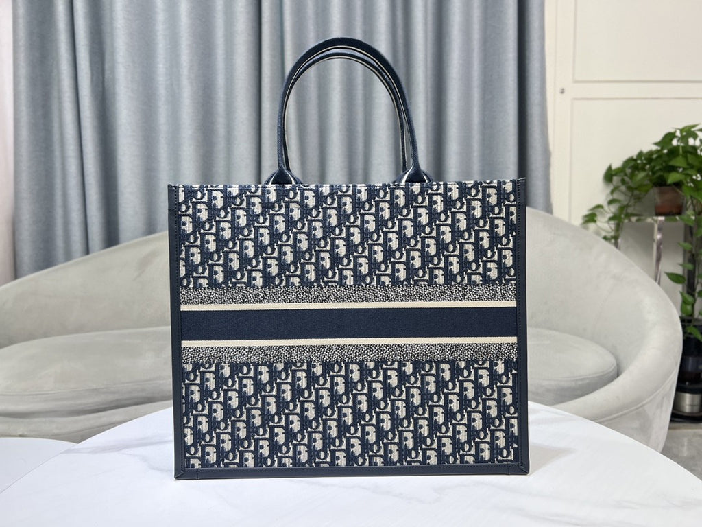 Christian Dior Book Tote bag in the Black Dior Oblique embroidered canvas.