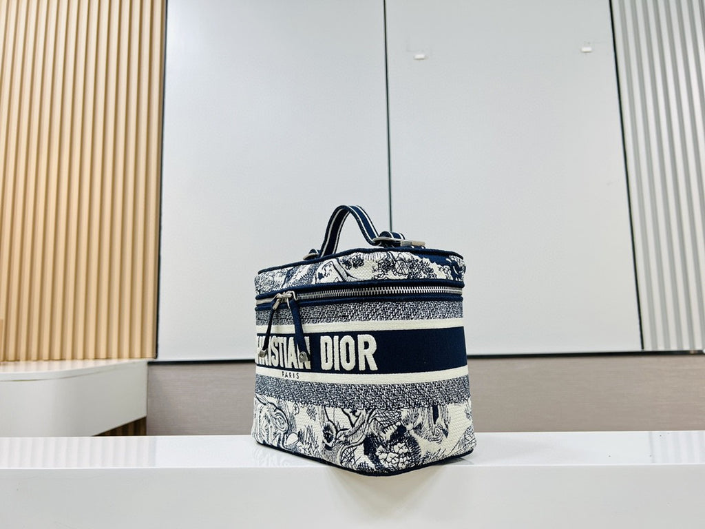 Christian Dior small DiorTravel vanity case with shoulder strap in blue Dior Oblique embroidery canvas