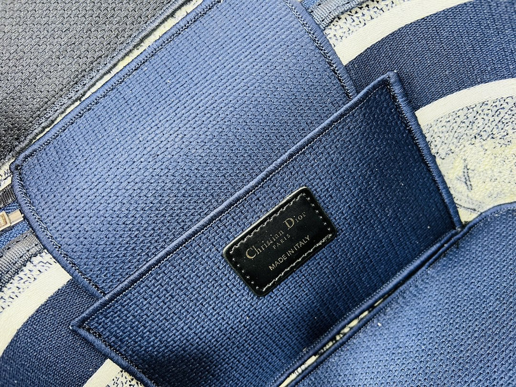 Christian Dior small DiorTravel vanity case with shoulder strap in blue Dior Oblique embroidery canvas