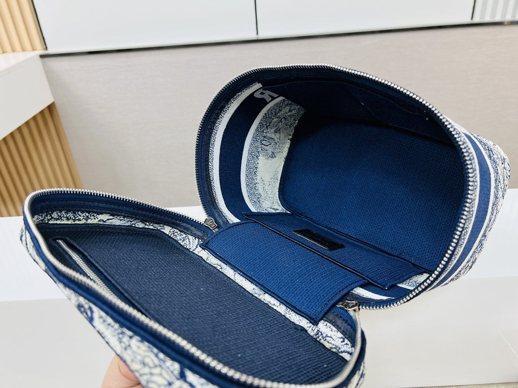 Christian Dior small DiorTravel vanity case with shoulder strap in blue Dior Oblique embroidery canvas