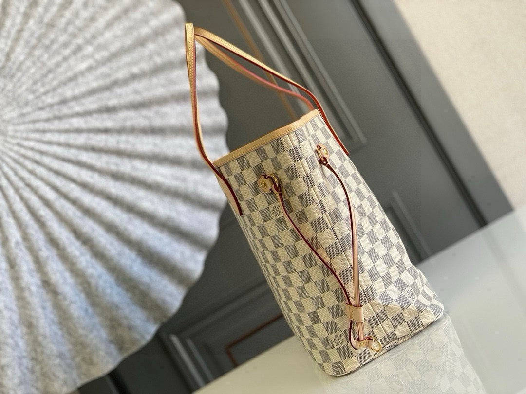 Louis Vuitton Neverfull MM tote bag