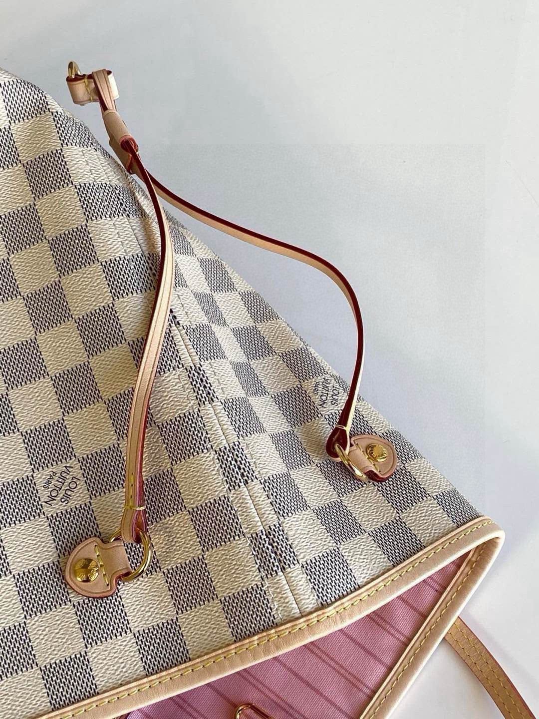 Louis Vuitton Neverfull MM tote bag