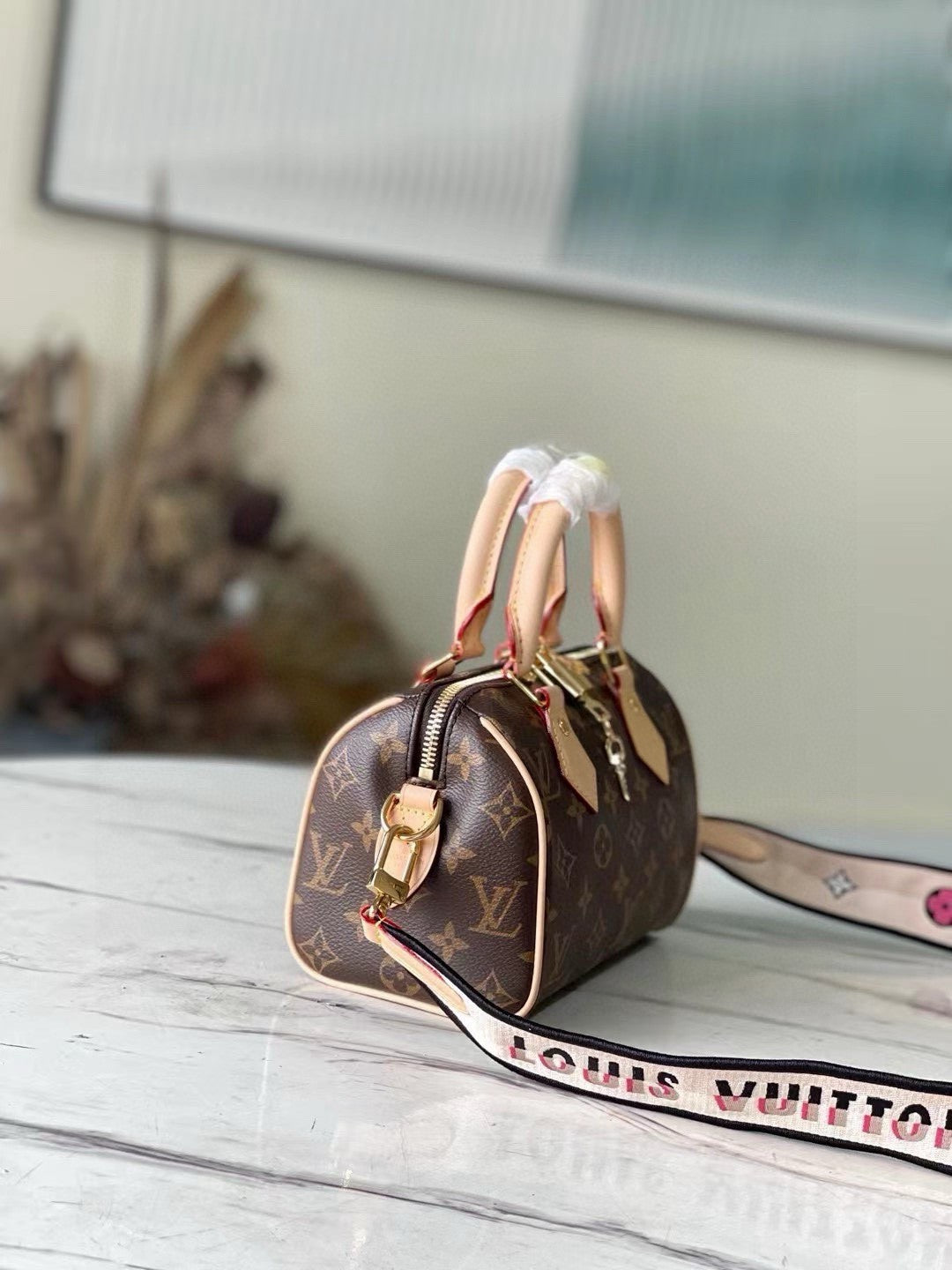 Louis Vuitton Speedy Bandoulière 20 handbag in Monogram canvas