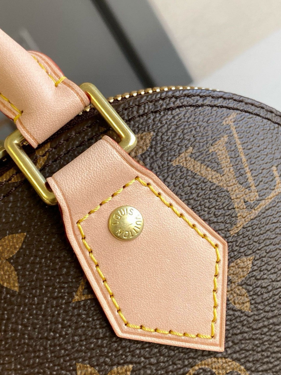 Louis Vuitton Alma BB handbag in Monogram canvas
