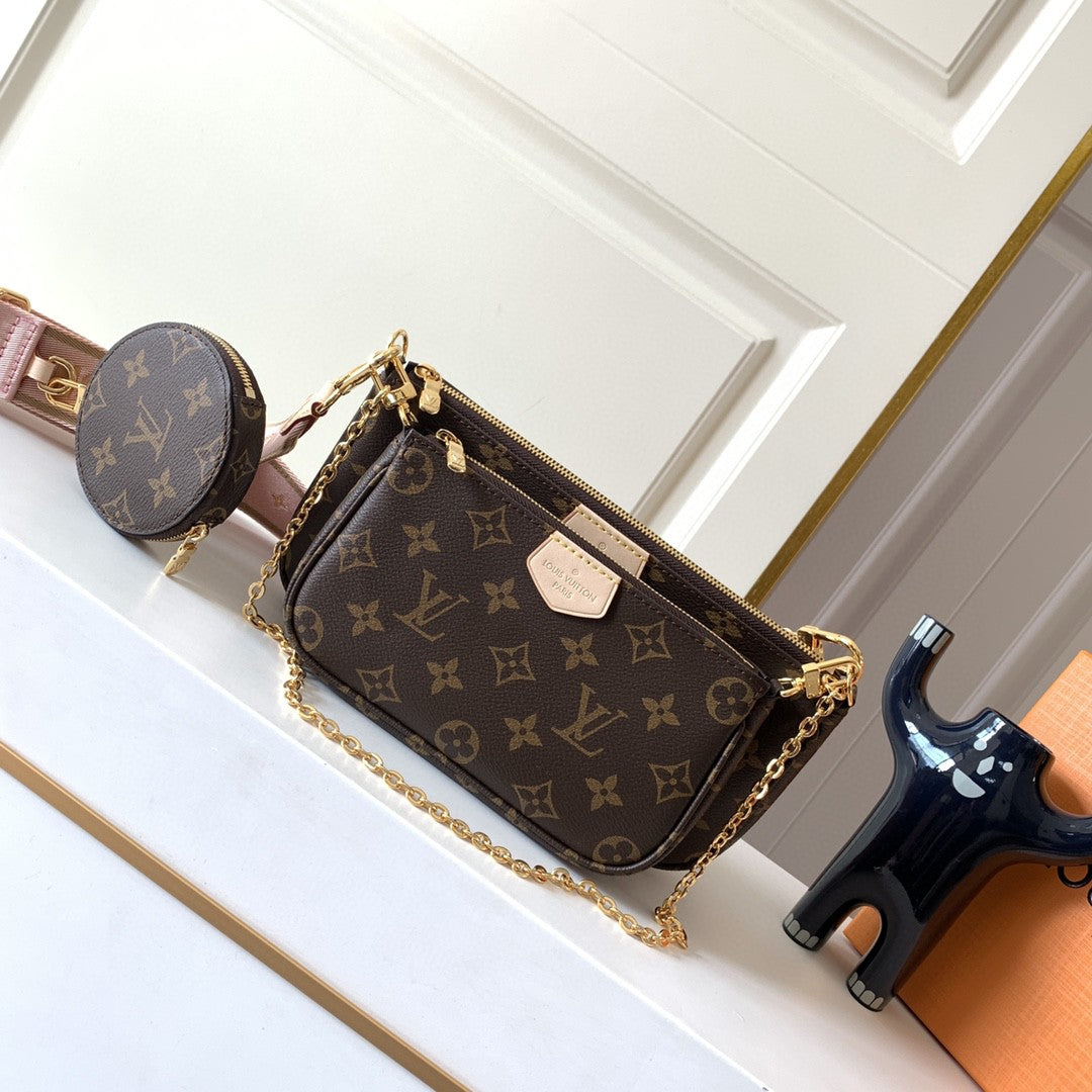 Louis Vuitton Multi Pochette Accessoires bag in Monogram canvas