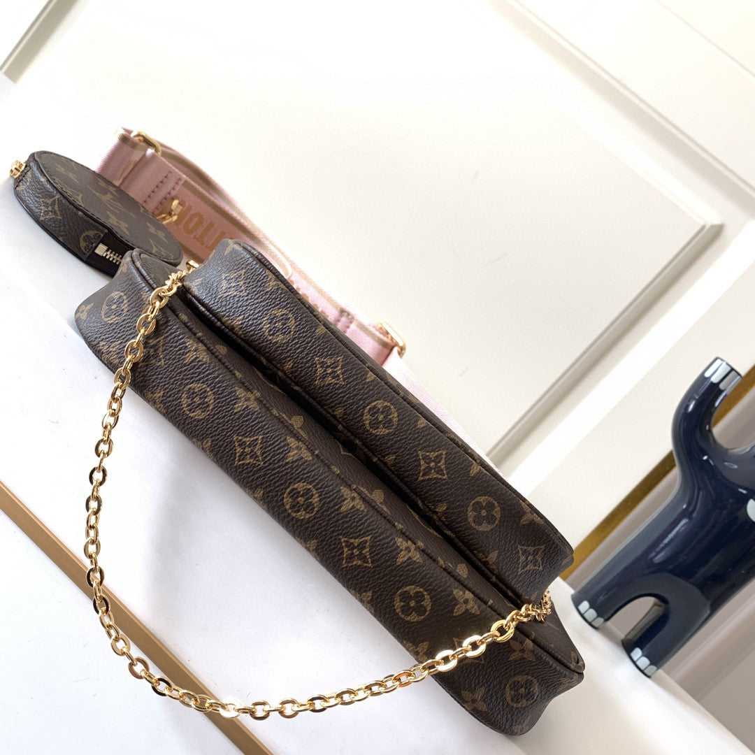 Louis Vuitton Multi Pochette Accessoires bag in Monogram canvas