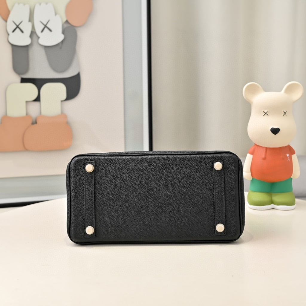 black Hermès Birkin handbag in Togo leather with gold hardware