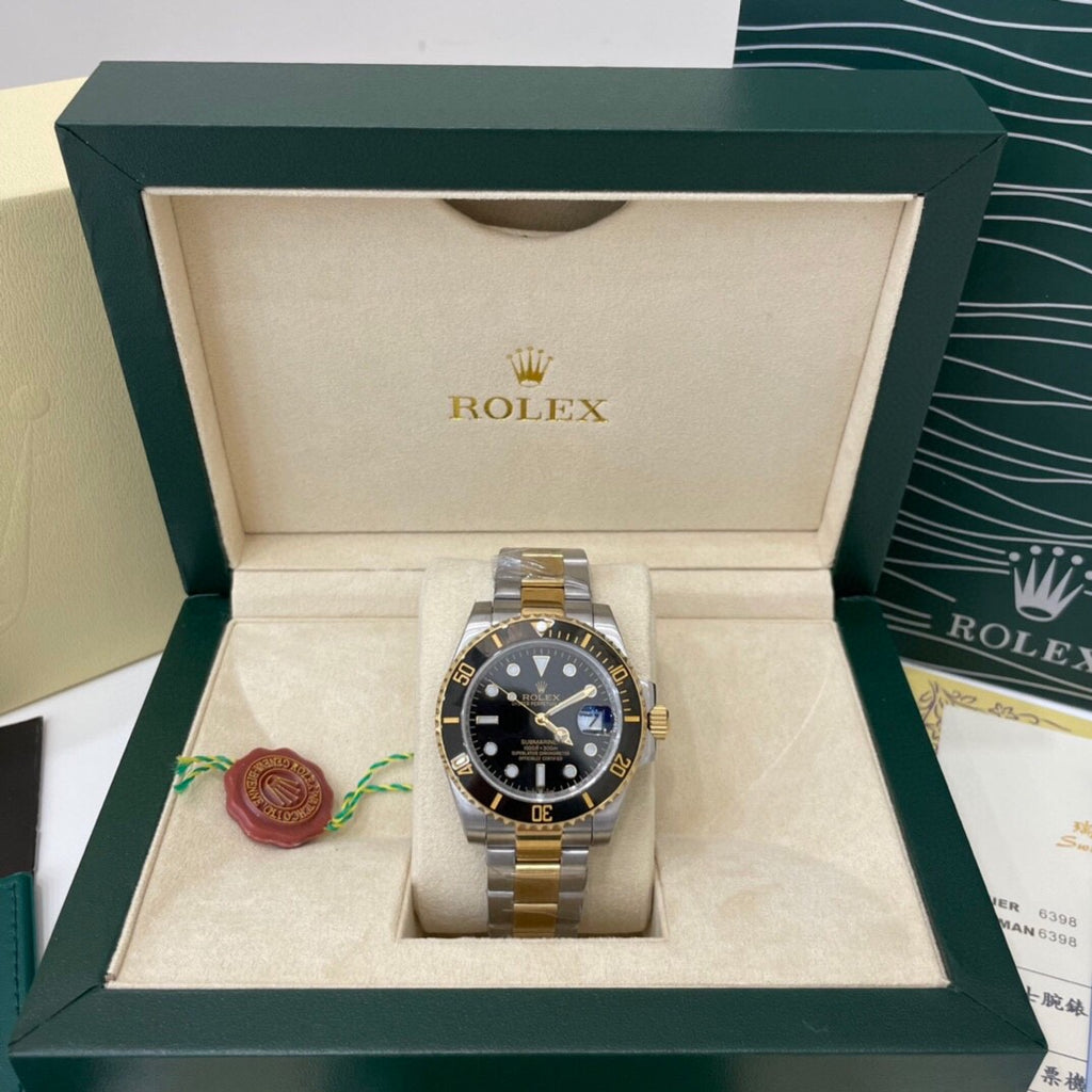 Rolex Submariner Date watch in Oystersteel and yellow gold with a black dial