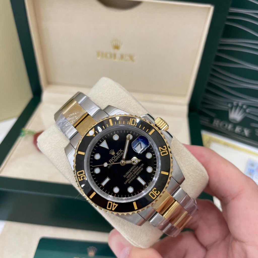 Rolex Submariner Date watch in Oystersteel and yellow gold with a black dial