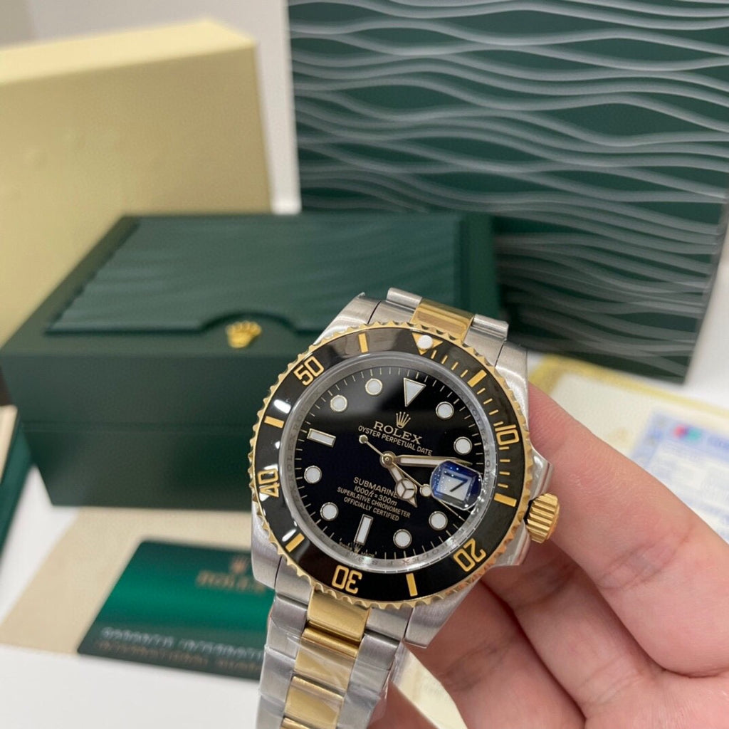 Rolex Submariner Date watch in Oystersteel and yellow gold with a black dial