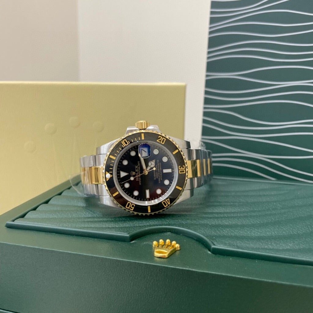 Rolex Submariner Date watch in Oystersteel and yellow gold with a black dial