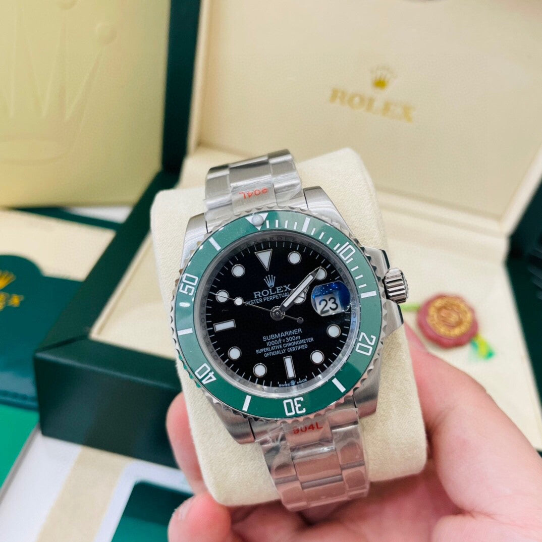 Rolex Submariner Date 40mm in Oystersteel with a green Cerachrom bezel and black dial