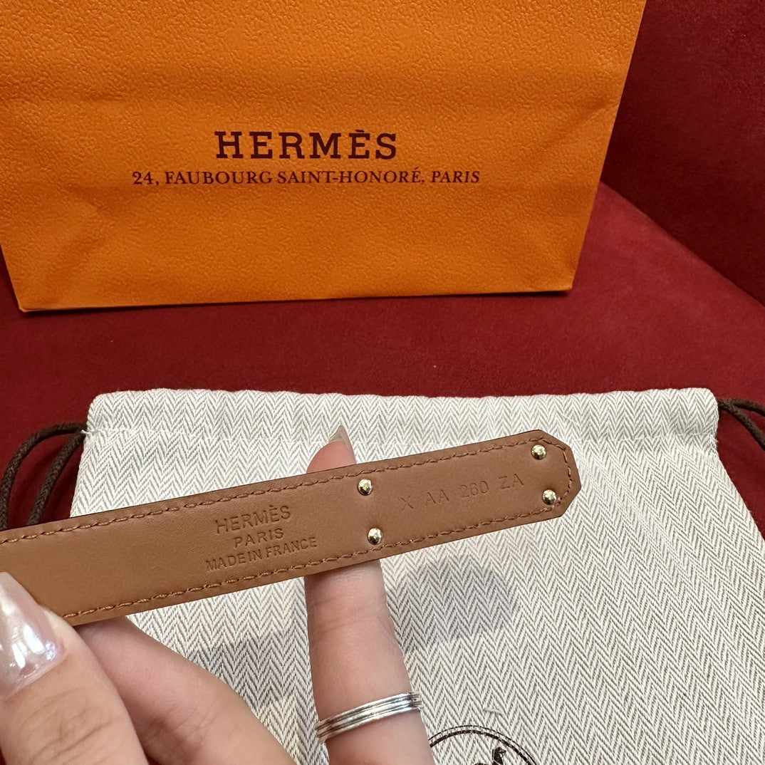 Hermès Kelly 18 belt in Epsom calfskin leather with a gold-plated buckle