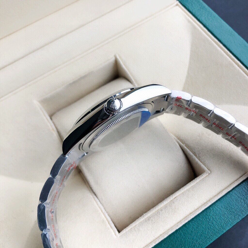 Rolex Oyster Perpetual watch in Oystersteel with a green dial