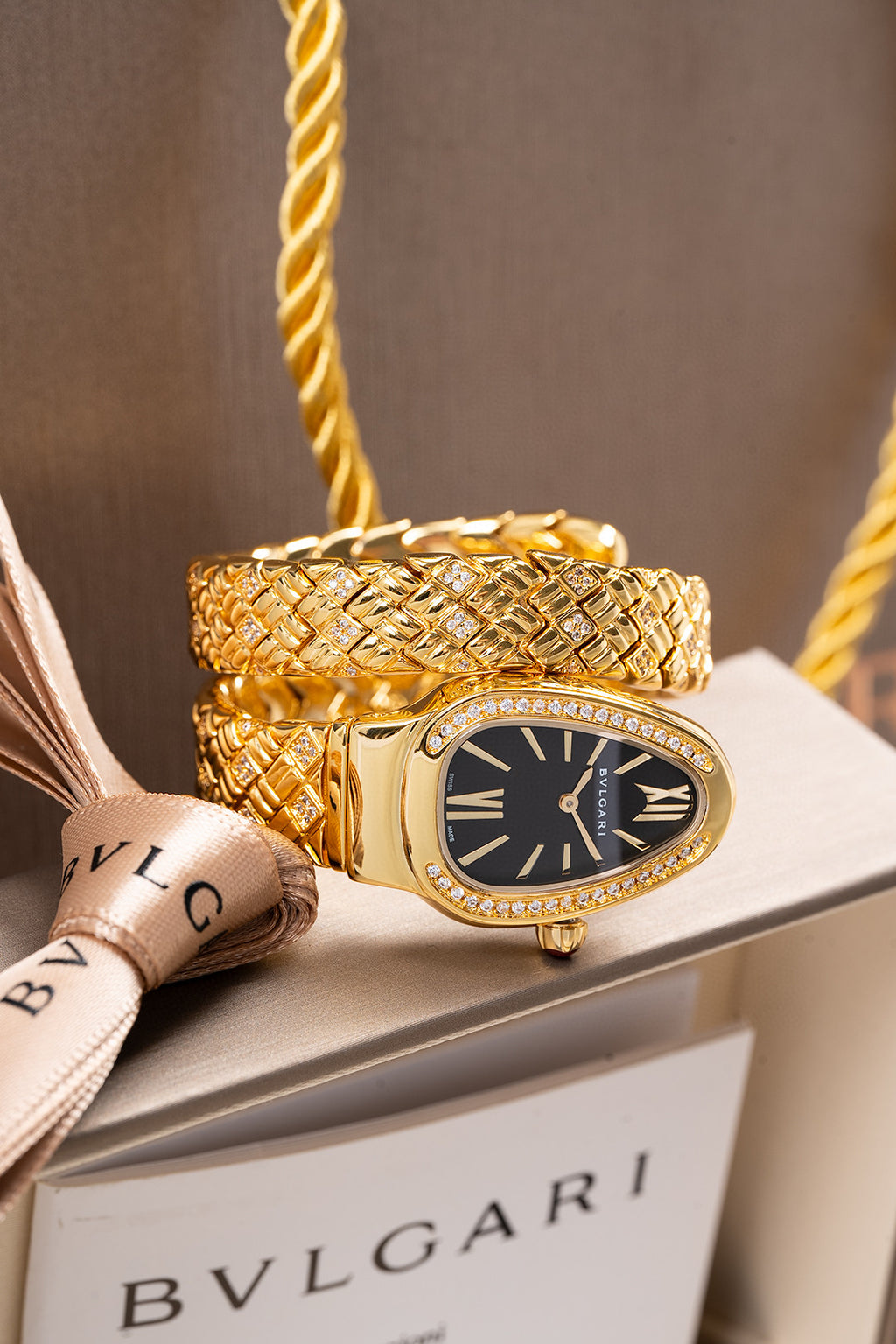 Bulgari Serpenti Spiga single-spiral watch in 18 kt yellow gold and diamond-set bezel