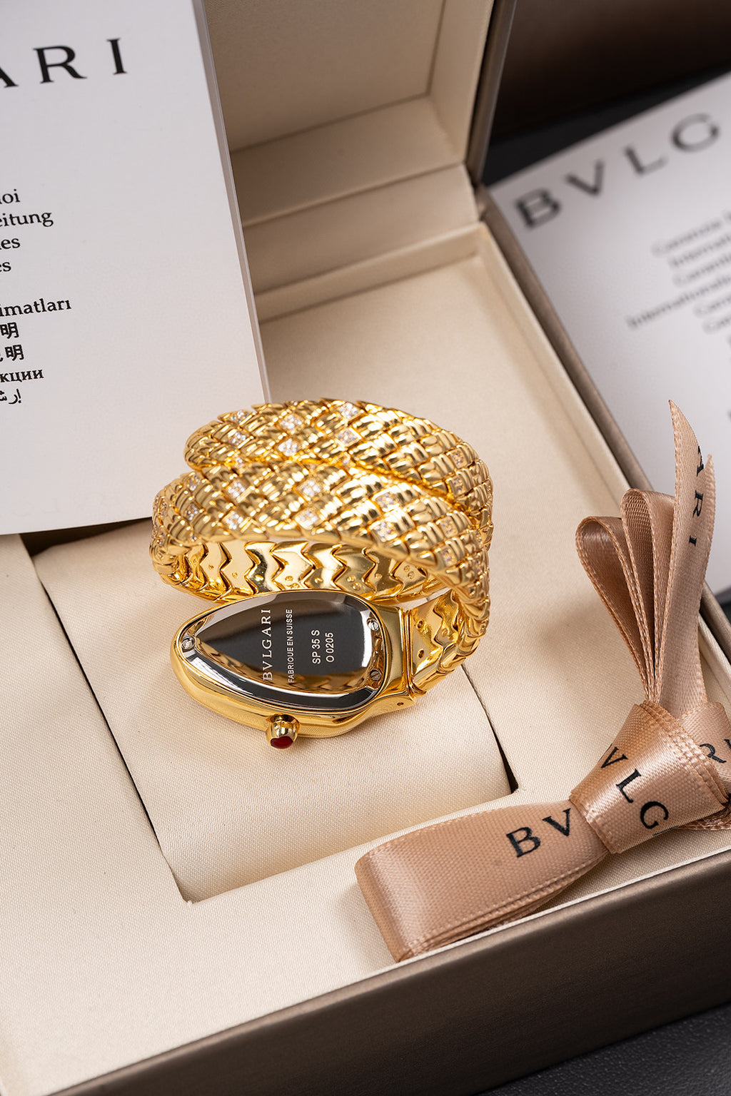 Bulgari Serpenti Spiga single-spiral watch in 18 kt yellow gold and diamond-set bezel