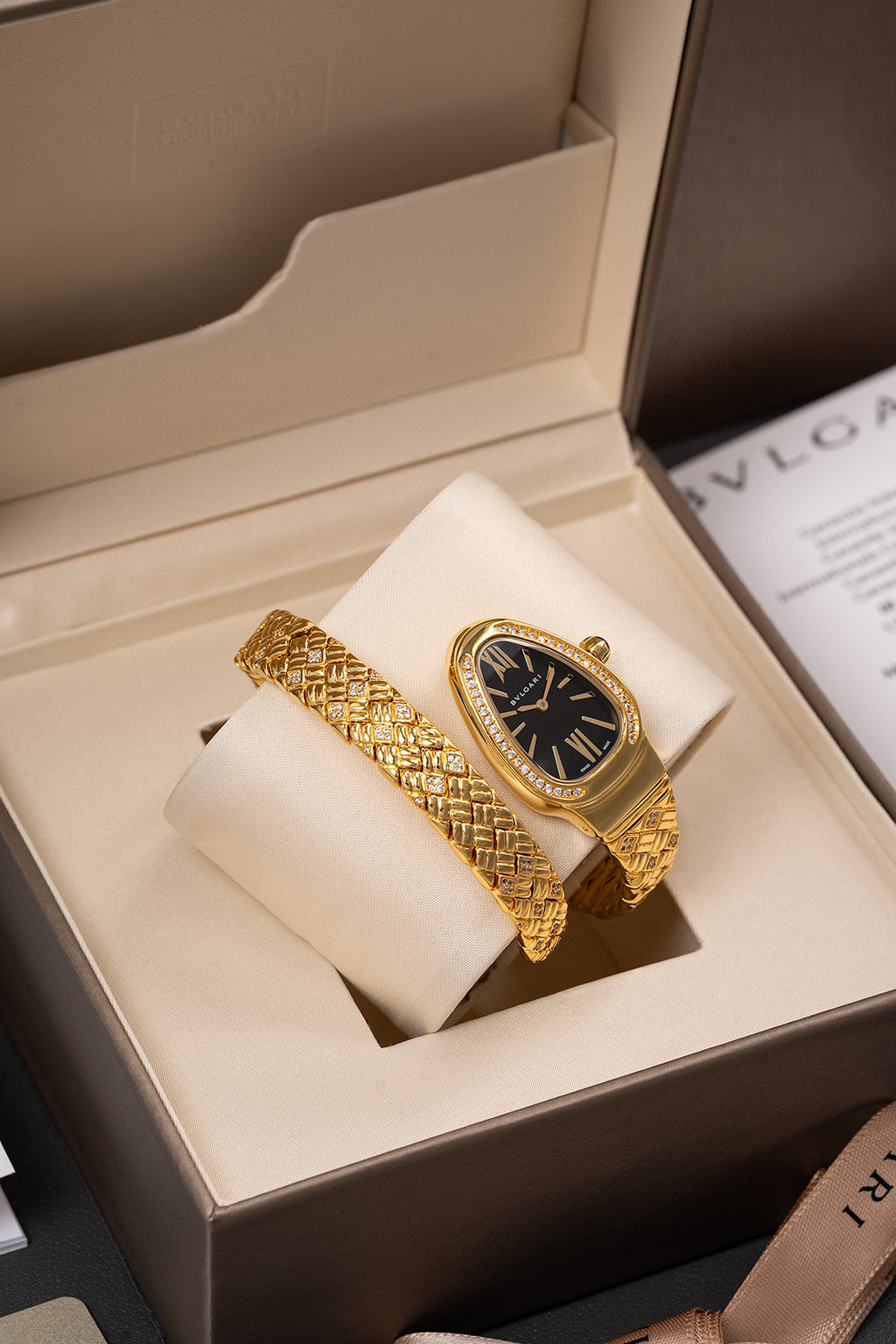 Bulgari Serpenti Spiga single-spiral watch in 18 kt yellow gold and diamond-set bezel