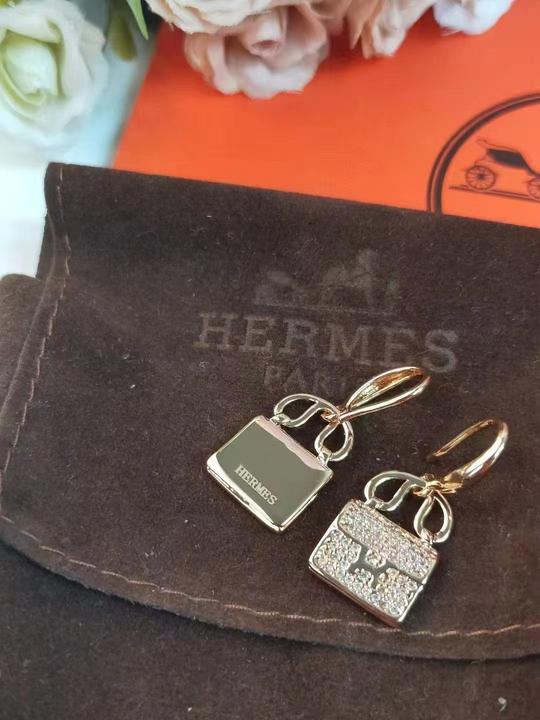 Hermès Amulettes Constance earrings in rose gold with diamond accents