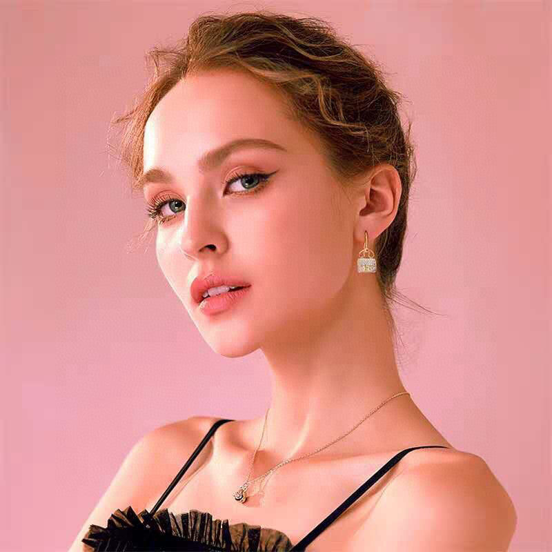 Hermès Amulettes Constance earrings in rose gold with diamond accents