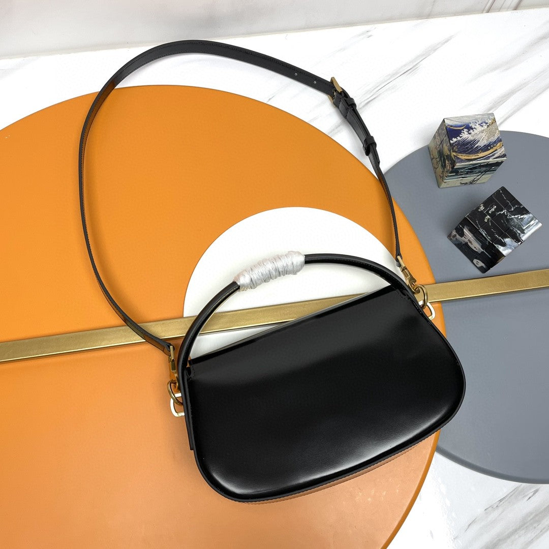 Yves Saint Laurent Voltaire shoulder bag in black calf leather YSL