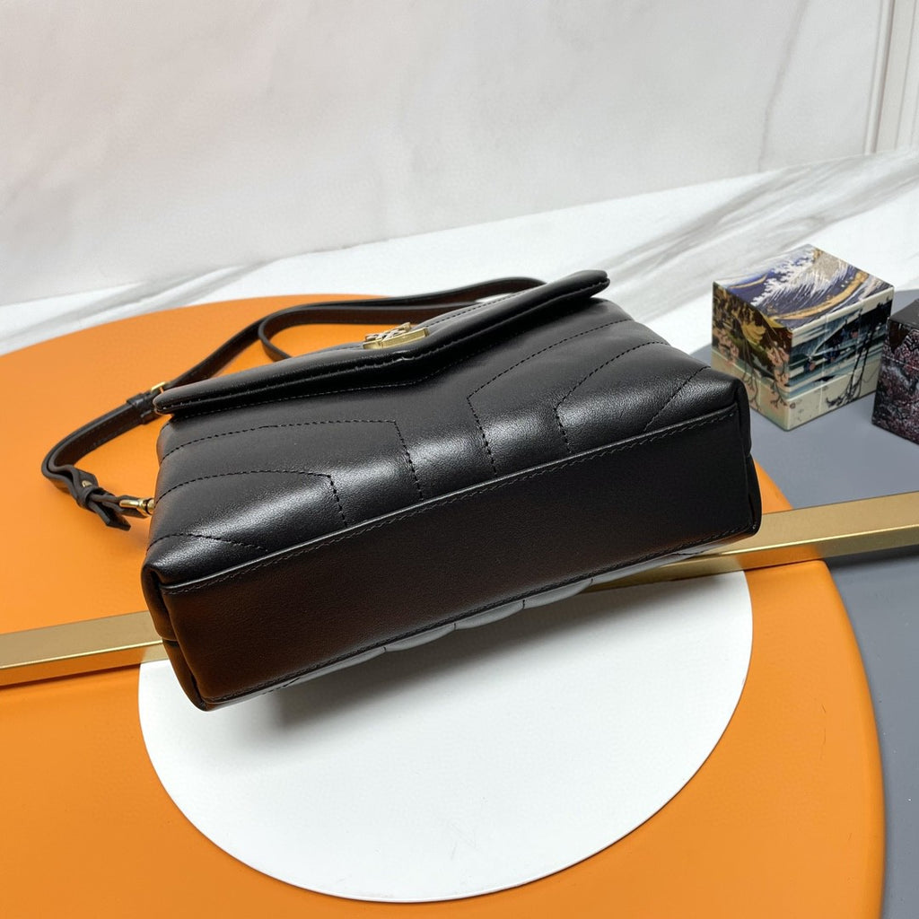 Saint Laurent Toy Loulou shoulder bag in black quilted lambskin leather