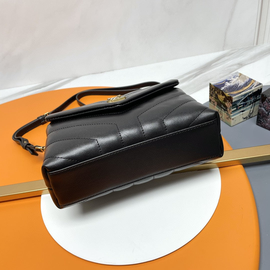 Saint Laurent Toy Loulou shoulder bag in black quilted lambskin leather