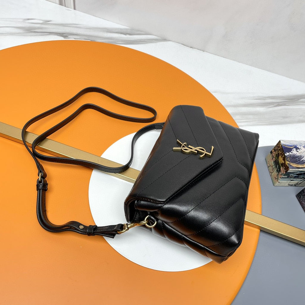 Saint Laurent Toy Loulou shoulder bag in black quilted lambskin leather