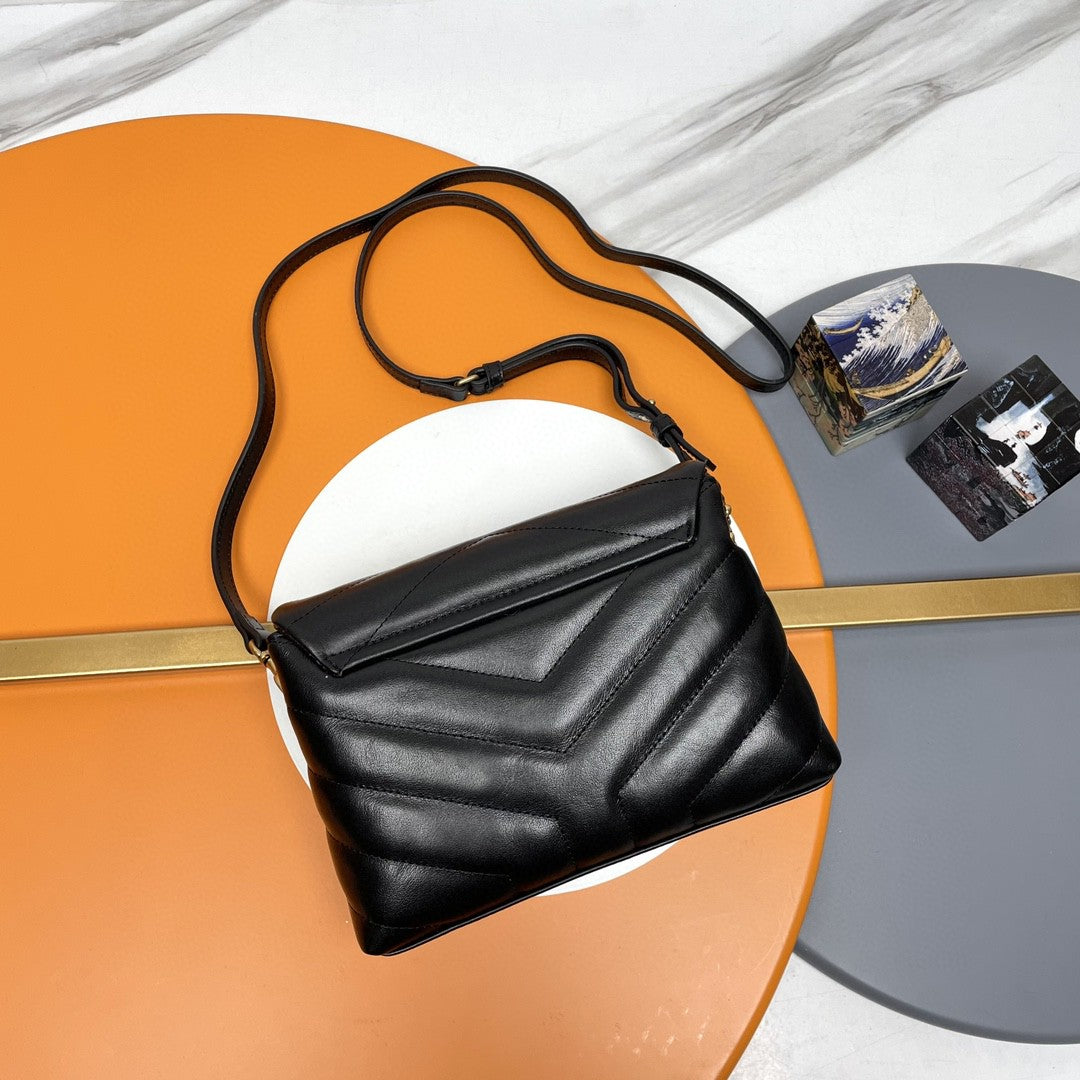 Saint Laurent Toy Loulou shoulder bag in black quilted lambskin leather