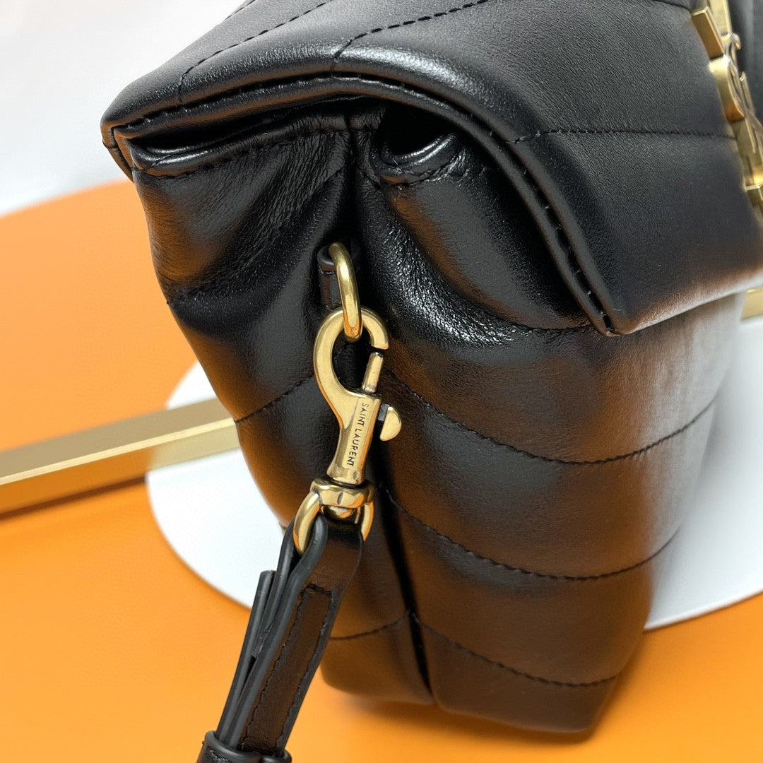 Saint Laurent Toy Loulou shoulder bag in black quilted lambskin leather