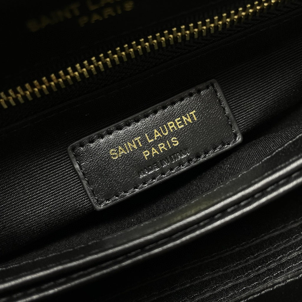 Saint Laurent Toy Loulou shoulder bag in black quilted lambskin leather