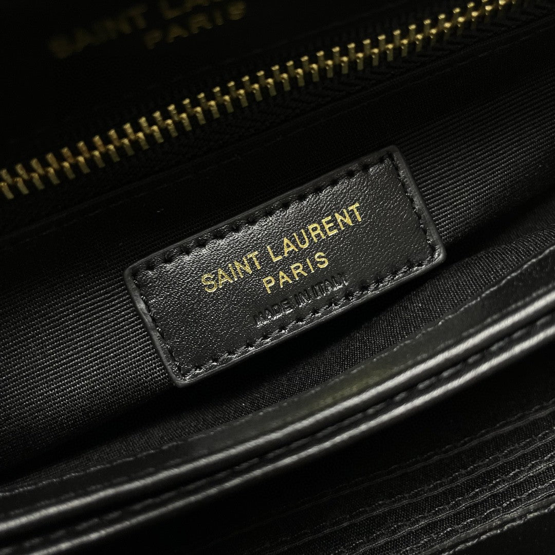 Saint Laurent Toy Loulou shoulder bag in black quilted lambskin leather