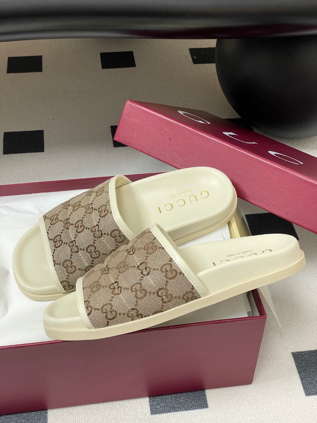 Gucci GG Supreme canvas slide sandals