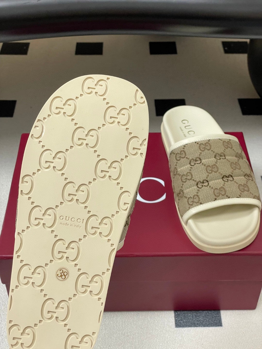 Gucci GG Supreme canvas slide sandals