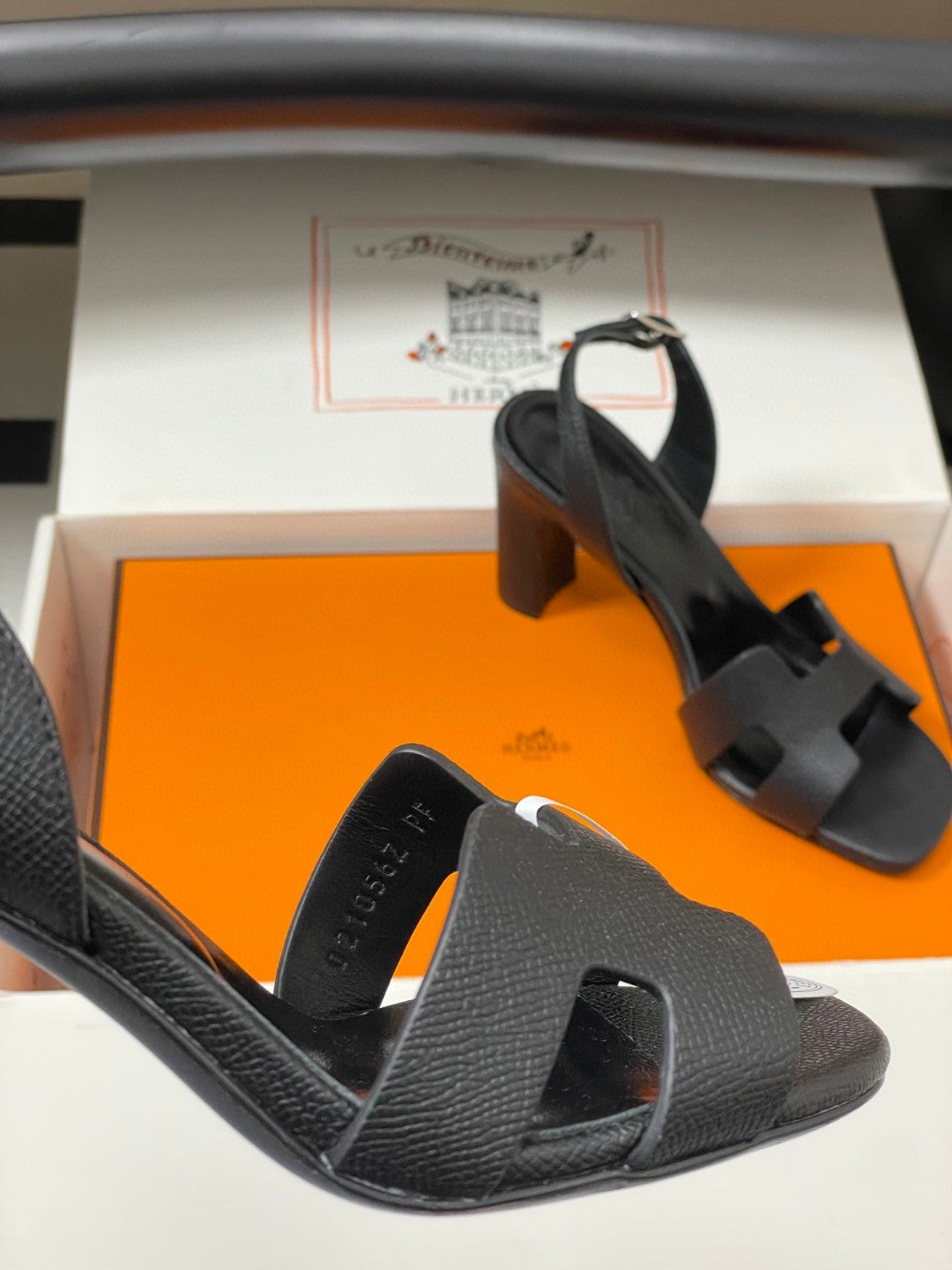 black calfskin Hermès Joy 105 sandal