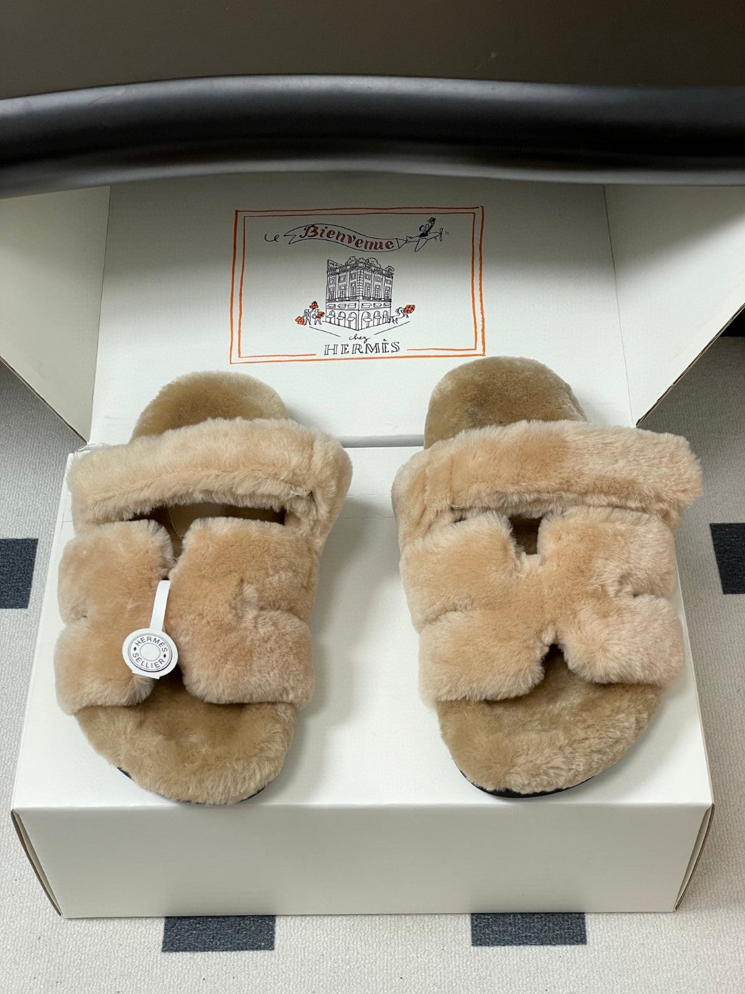 Hermès Oran sandals in shearling material