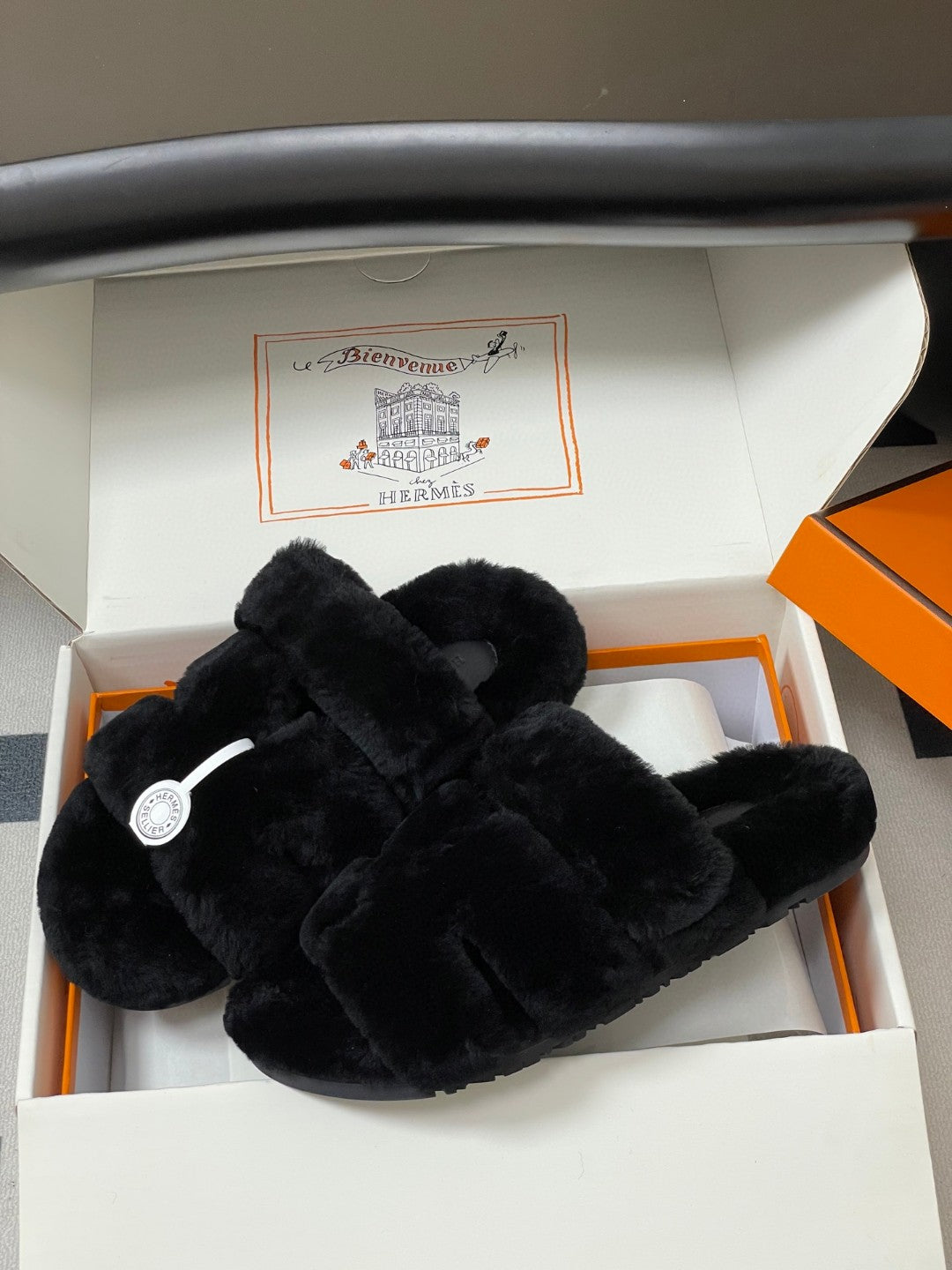 black Hermès Chypre techno-sandals in calfskin with shearling lining