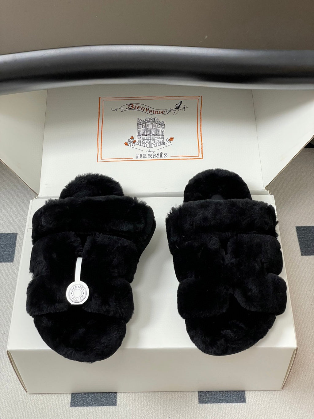 black Hermès Chypre techno-sandals in calfskin with shearling lining