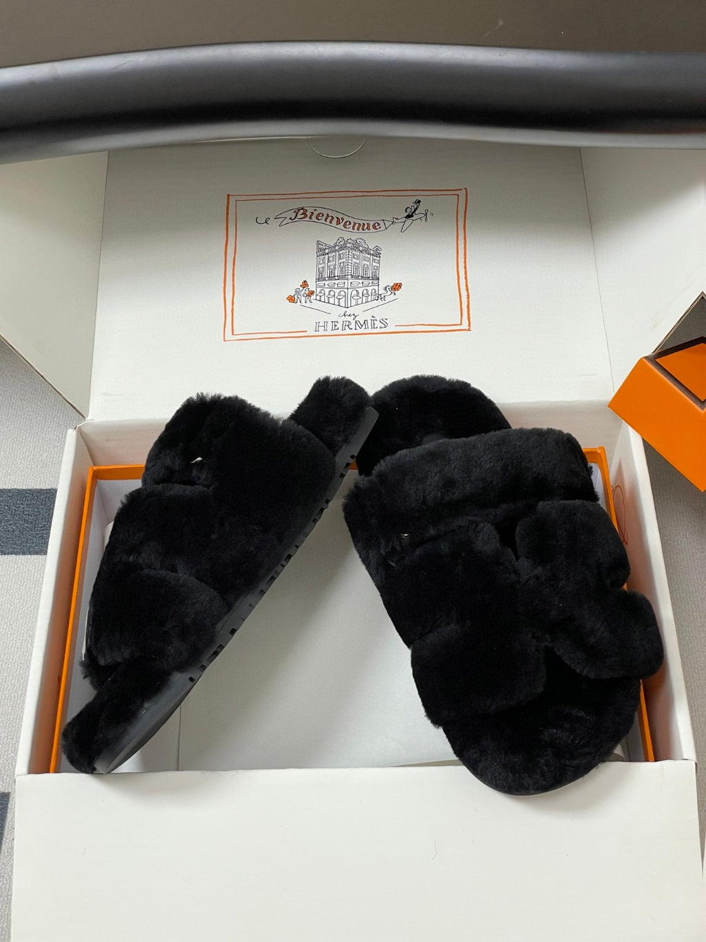 black Hermès Chypre techno-sandals in calfskin with shearling lining
