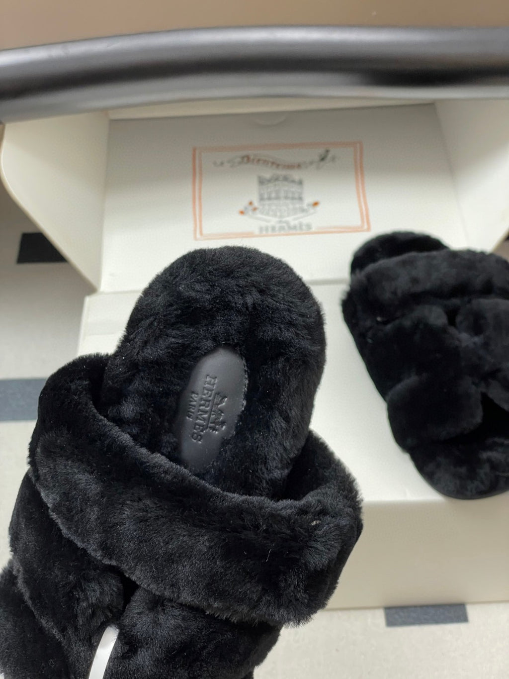 black Hermès Chypre techno-sandals in calfskin with shearling lining