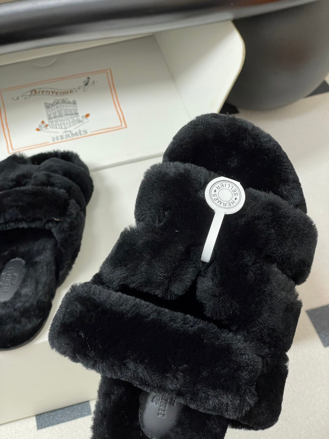 black Hermès Chypre techno-sandals in calfskin with shearling lining