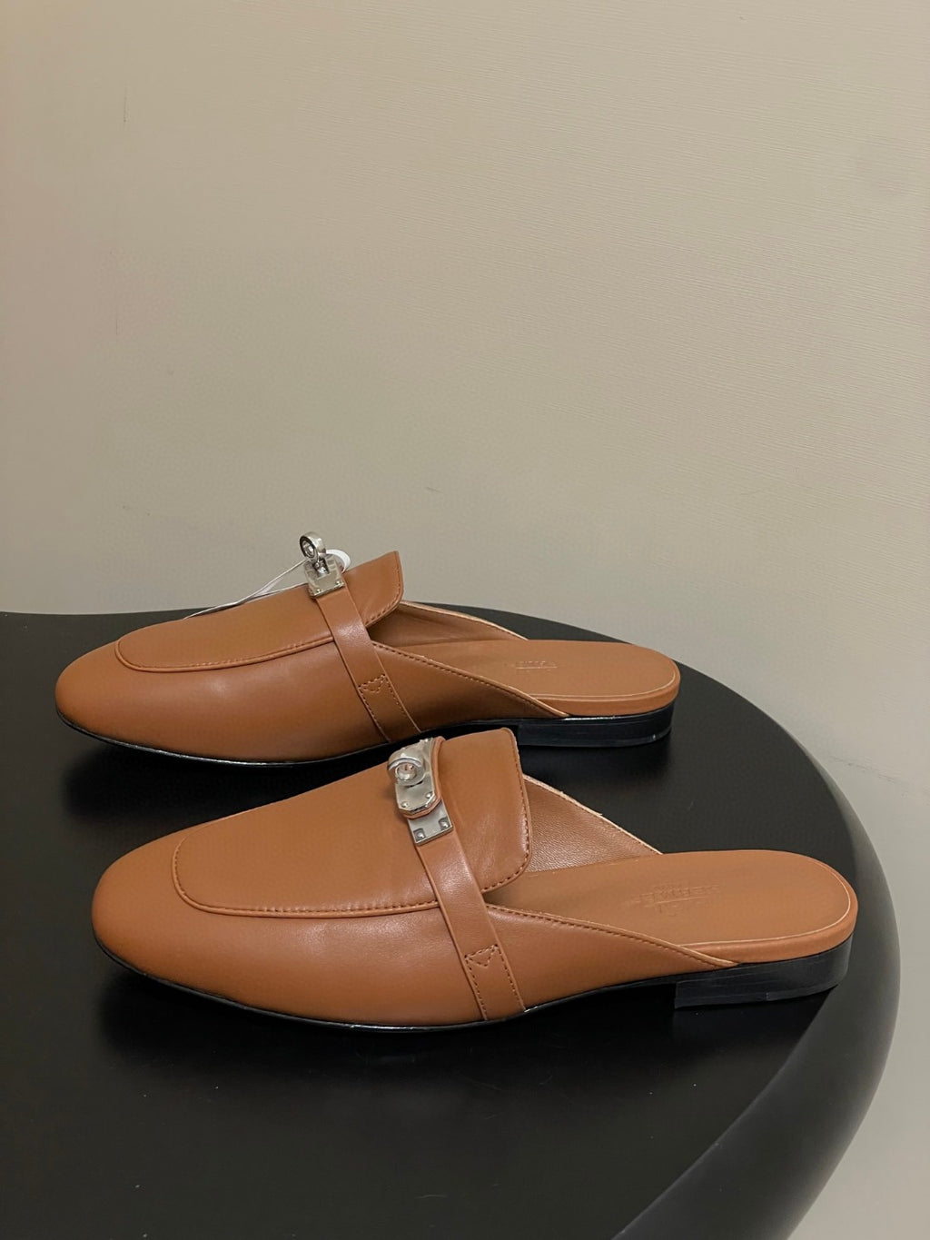 Hermès Oz mules in brown calfskin leather with a palladium-plated Kelly buckle