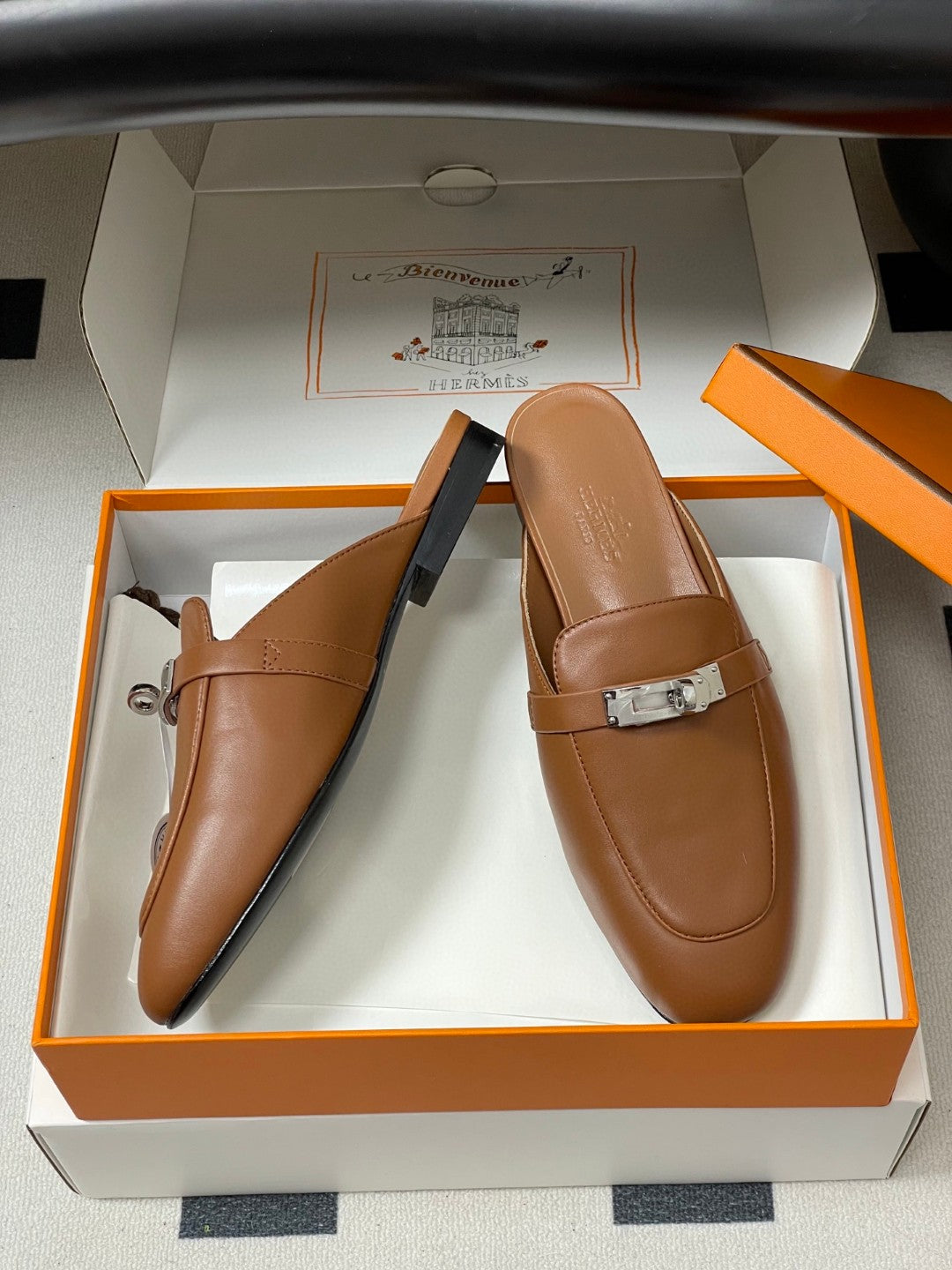 Hermès Oz mules in brown calfskin leather with a palladium-plated Kelly buckle