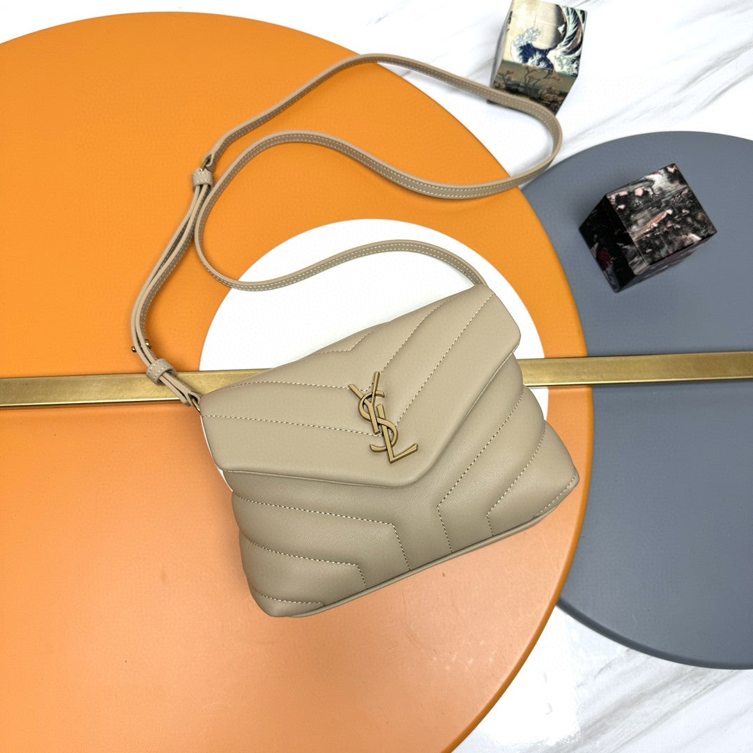 Saint Laurent Toy Loulou shoulder bag in black quilted lambskin leather